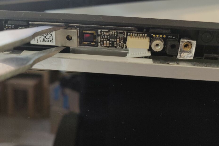 Replacing camera on a laptop